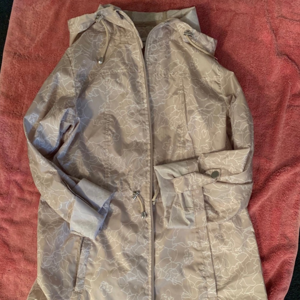 Susan Graver. XS white, beige. Lightweight zipper jacket. Like new.